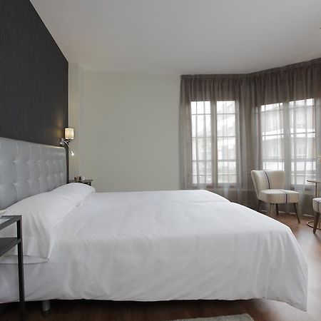 Hotel Rosal โอเบียโด ภายนอก รูปภาพ