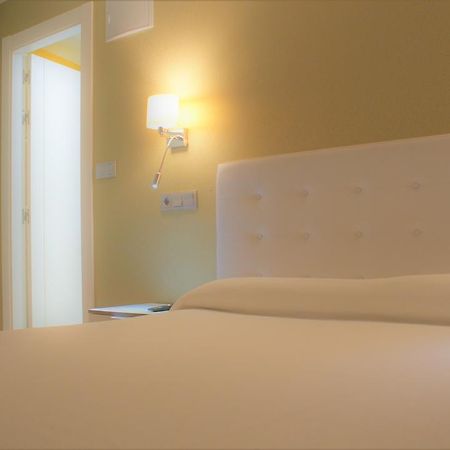 Hotel Rosal โอเบียโด ภายนอก รูปภาพ