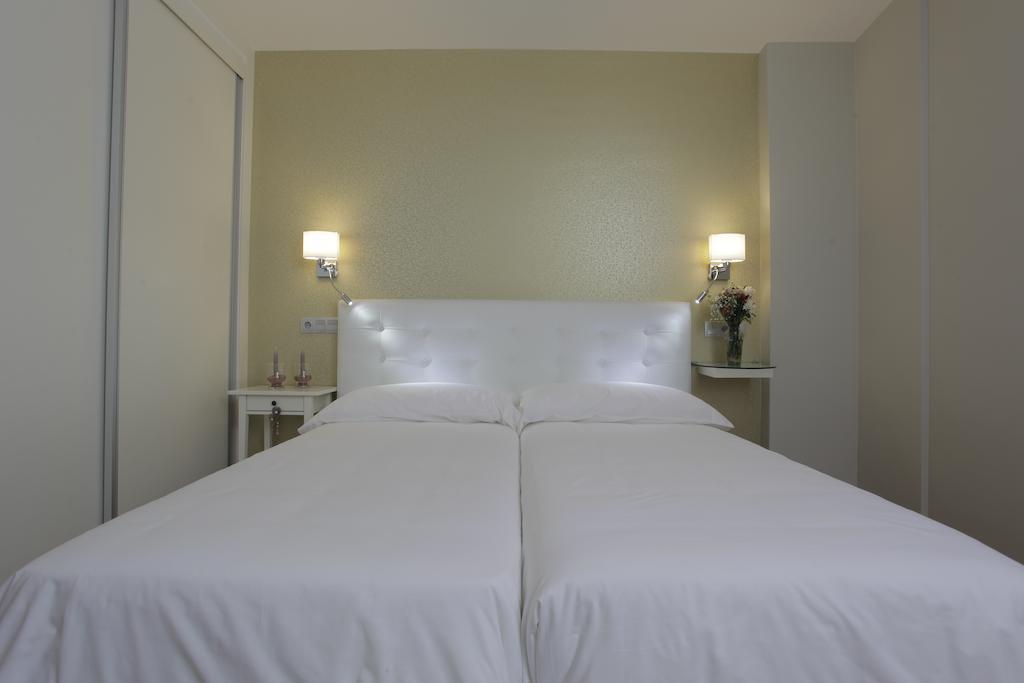 Hotel Rosal โอเบียโด ภายนอก รูปภาพ