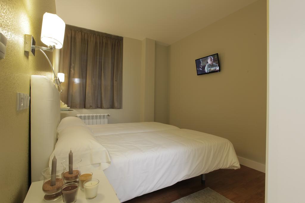 Hotel Rosal โอเบียโด ภายนอก รูปภาพ