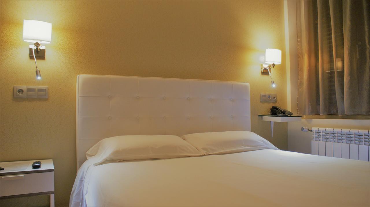Hotel Rosal โอเบียโด ภายนอก รูปภาพ