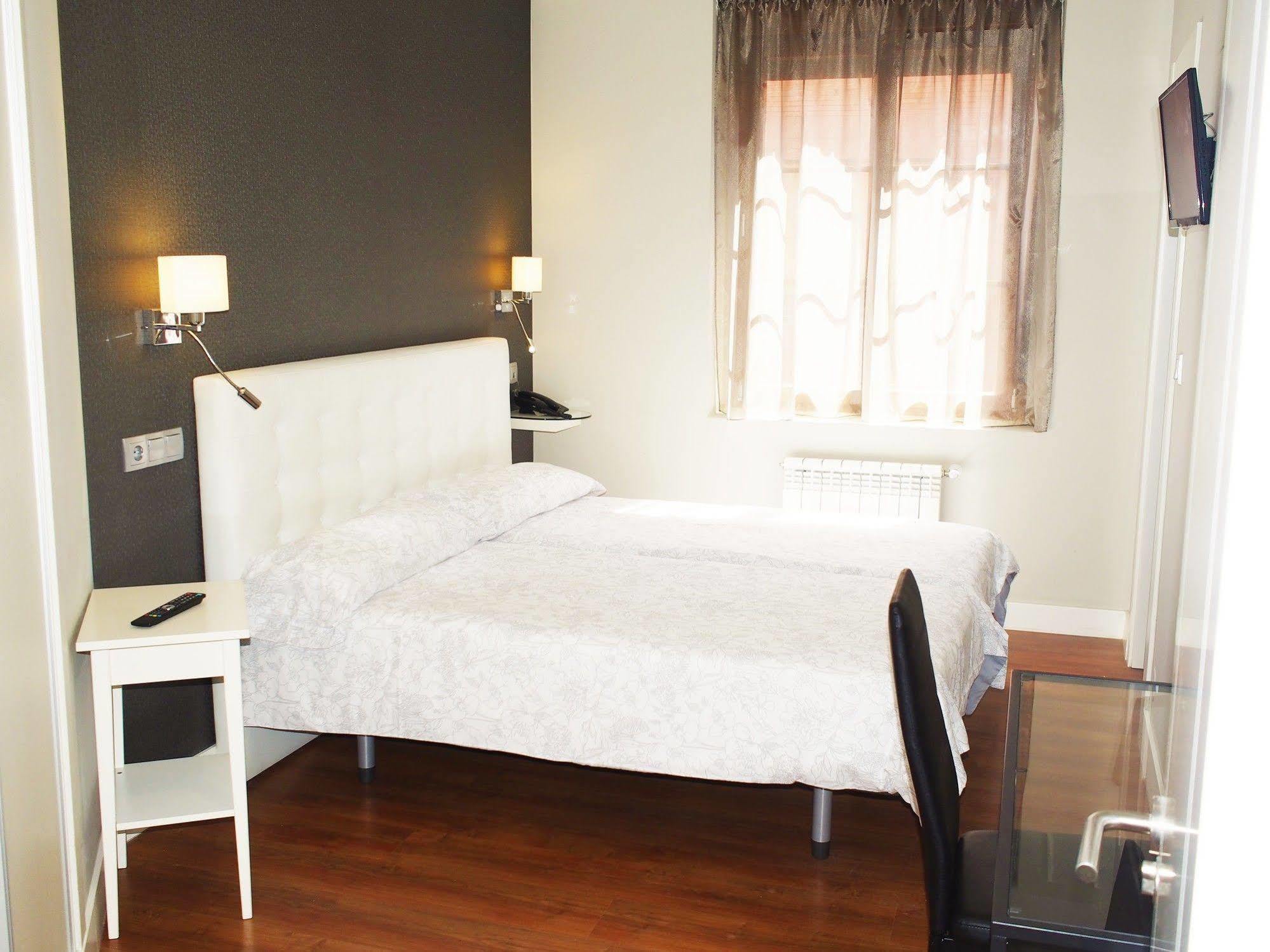 Hotel Rosal โอเบียโด ภายนอก รูปภาพ