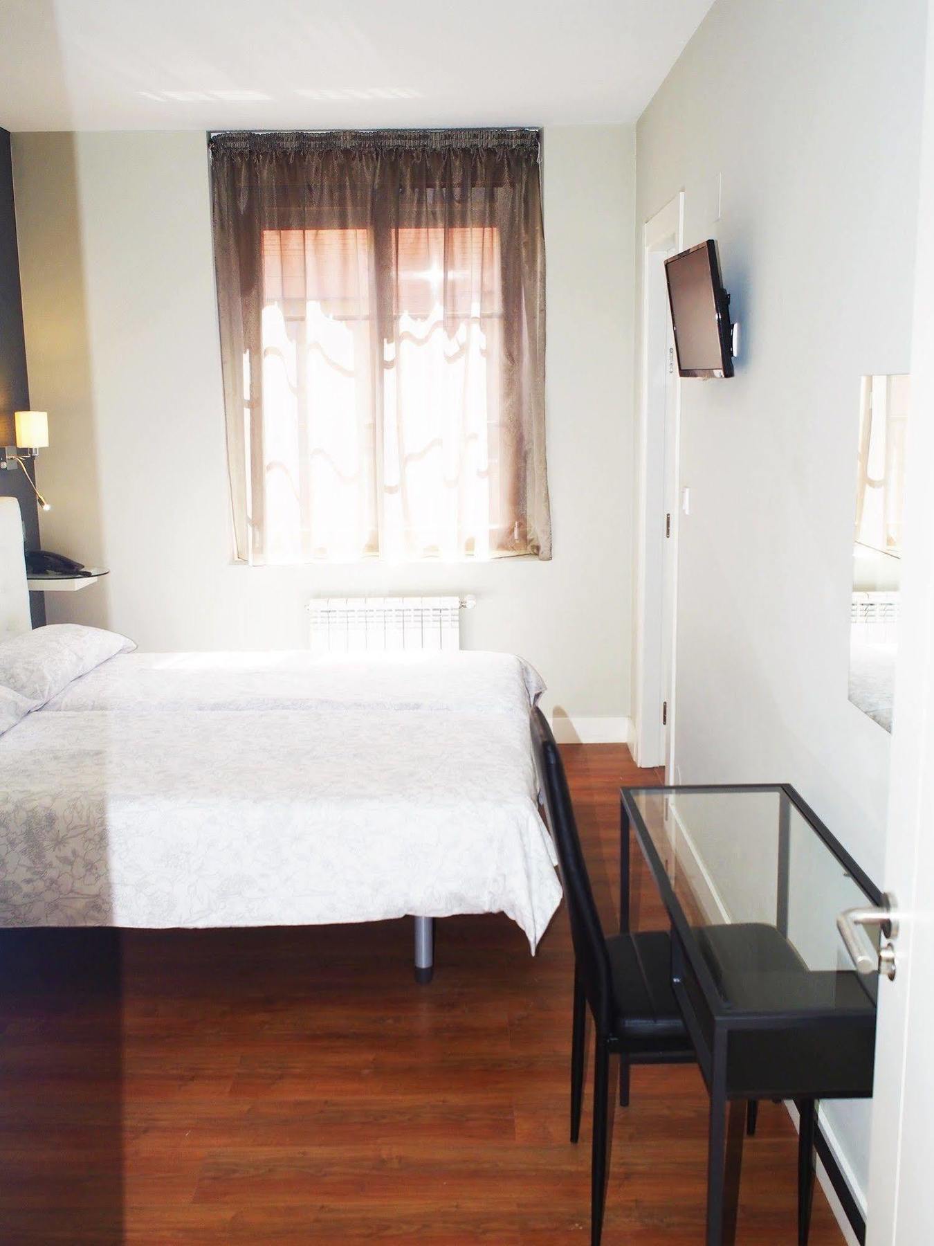 Hotel Rosal โอเบียโด ภายนอก รูปภาพ
