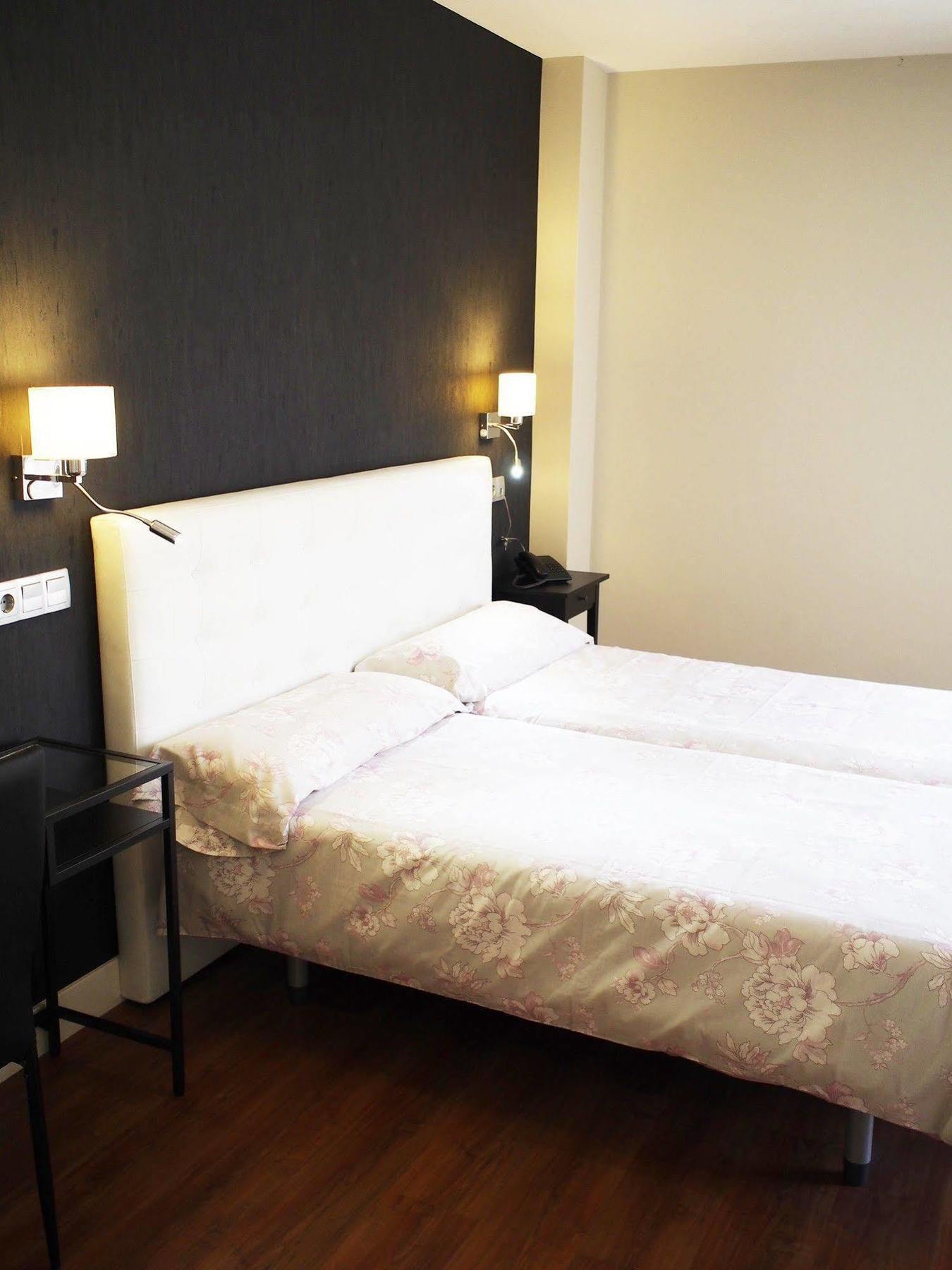 Hotel Rosal โอเบียโด ภายนอก รูปภาพ